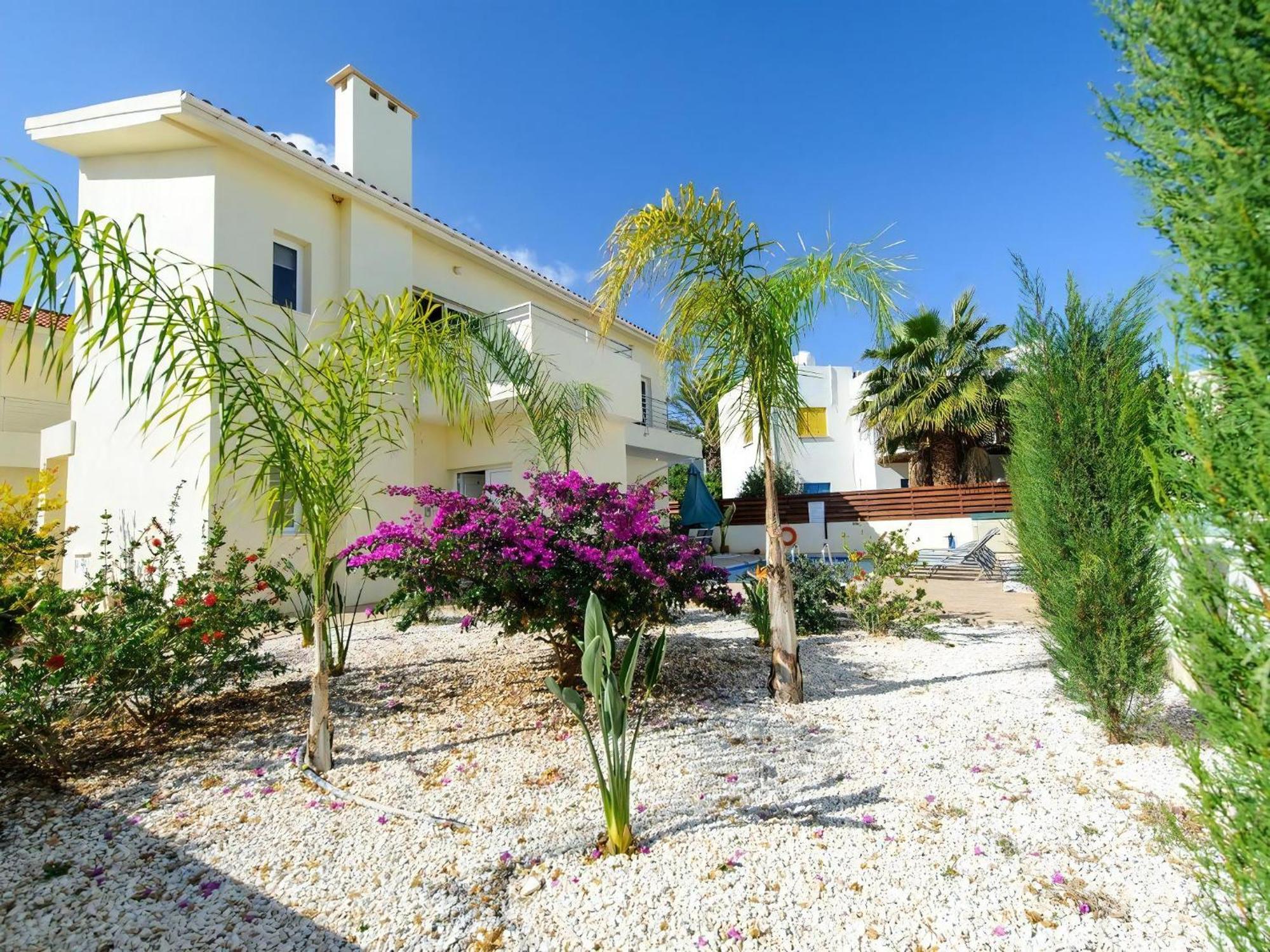 Dafnis Helios - Lovely 3 Bedroom With Pool - Close To Fig Tree Bay *
